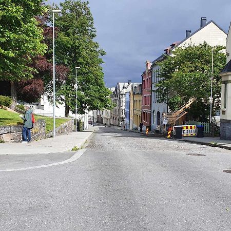 Апартаменты Near Brosundet, Newly Refurnished, Free Street Parking Олесунн Экстерьер фото