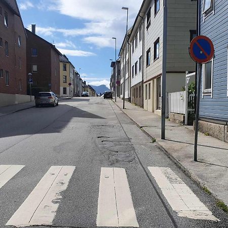 Апартаменты Near Brosundet, Newly Refurnished, Free Street Parking Олесунн Экстерьер фото