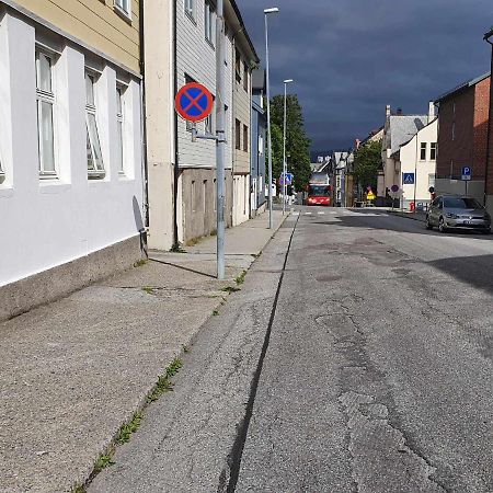 Апартаменты Near Brosundet, Newly Refurnished, Free Street Parking Олесунн Экстерьер фото