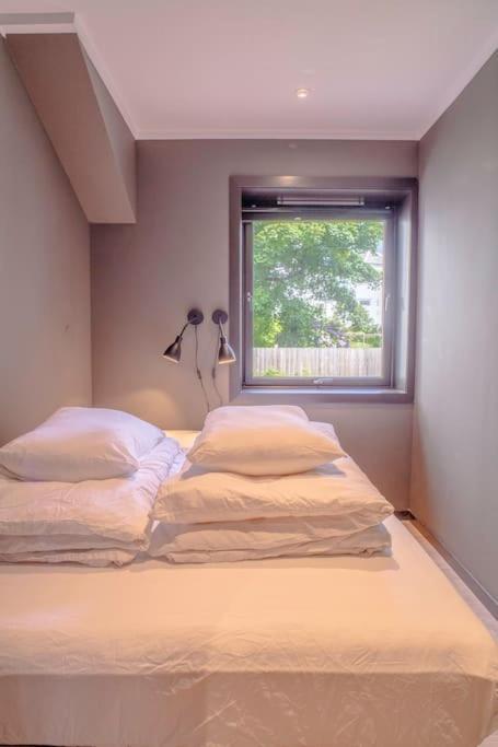 Апартаменты Near Brosundet, Newly Refurnished, Free Street Parking Олесунн Экстерьер фото