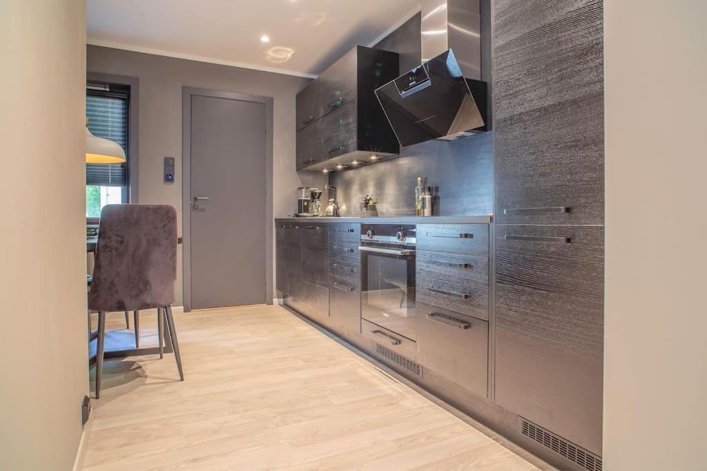 Апартаменты Near Brosundet, Newly Refurnished, Free Street Parking Олесунн Экстерьер фото