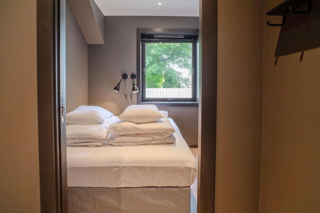 Апартаменты Near Brosundet, Newly Refurnished, Free Street Parking Олесунн Экстерьер фото