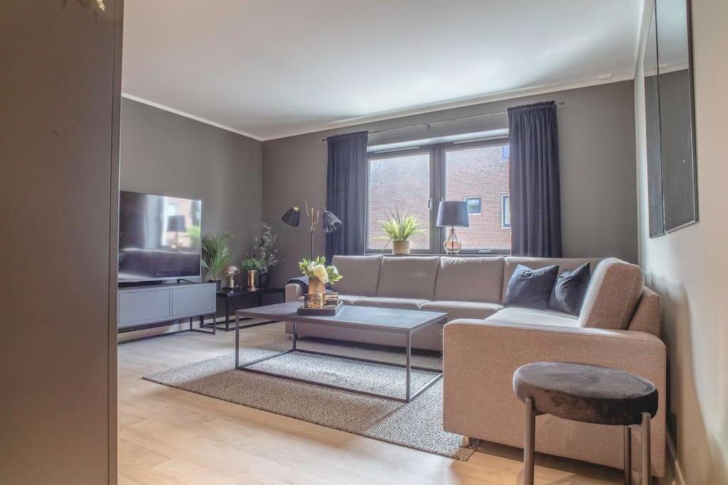 Апартаменты Near Brosundet, Newly Refurnished, Free Street Parking Олесунн Экстерьер фото