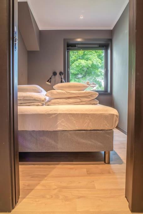 Апартаменты Near Brosundet, Newly Refurnished, Free Street Parking Олесунн Экстерьер фото