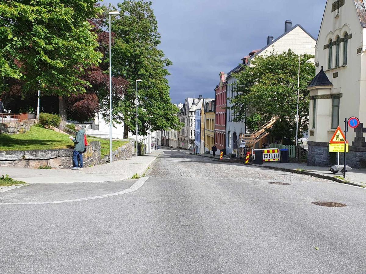 Апартаменты Near Brosundet, Newly Refurnished, Free Street Parking Олесунн Экстерьер фото