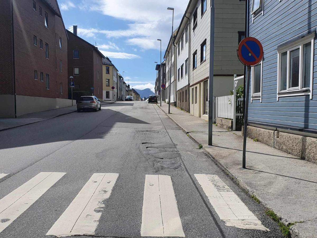 Апартаменты Near Brosundet, Newly Refurnished, Free Street Parking Олесунн Экстерьер фото